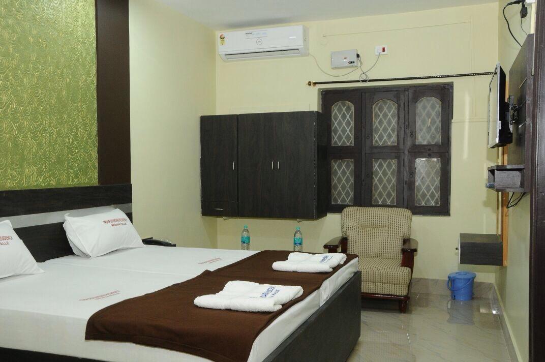 Tripura Sundari Residency Hotel Madanapalle ภายนอก รูปภาพ