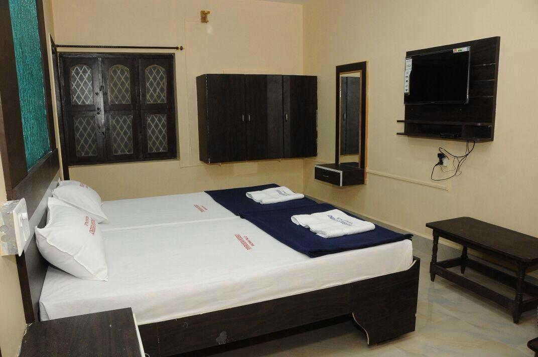 Tripura Sundari Residency Hotel Madanapalle ภายนอก รูปภาพ