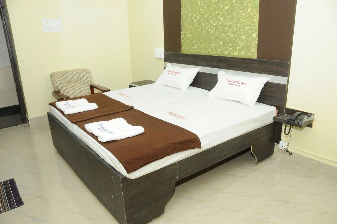 Tripura Sundari Residency Hotel Madanapalle ภายนอก รูปภาพ