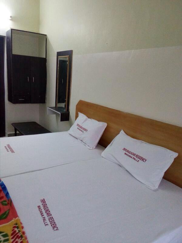 Tripura Sundari Residency Hotel Madanapalle ภายนอก รูปภาพ