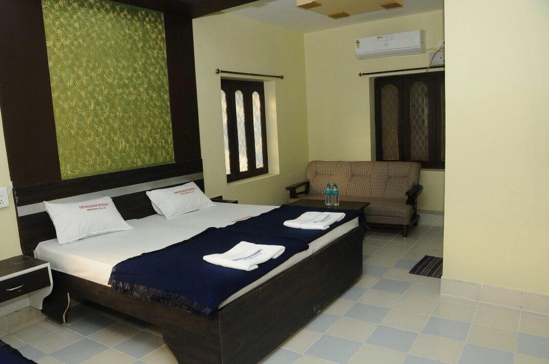 Tripura Sundari Residency Hotel Madanapalle ภายนอก รูปภาพ