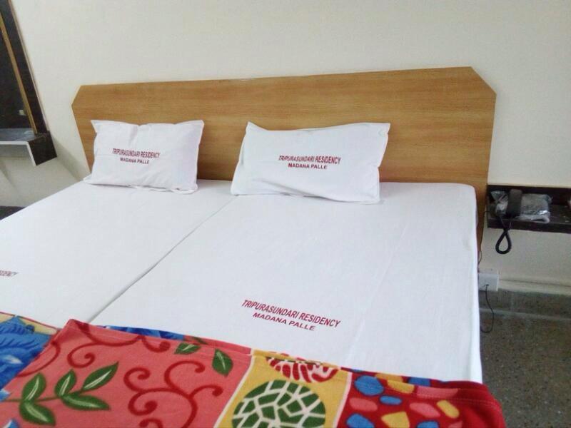 Tripura Sundari Residency Hotel Madanapalle ภายนอก รูปภาพ